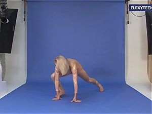 unbelievable naked gymnastics by Vetrodueva