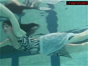 Blackhaired hottie Irina underwater